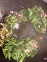 「健康美食」四季豆炒肉做法图解5)