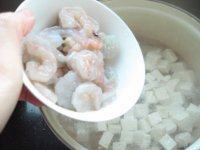 美味的鲜虾豆腐汤做法图解6)