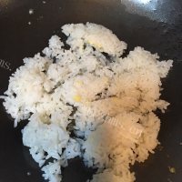 香飘十里的酱油炒饭做法图解3)