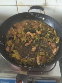 拿手菜酸菜炖粉条猪肉做法图解6)