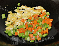 简单的藜麦炒饭做法图解5)