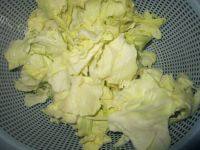 家常菜肉末卷心菜做法图解1)