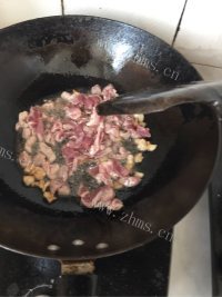 诱人的农家小炒肉做法图解2)