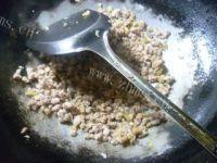 有特色的蒜香青豆炒肉末做法图解7)
