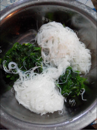 家常菜菠菜拌粉丝做法图解6)