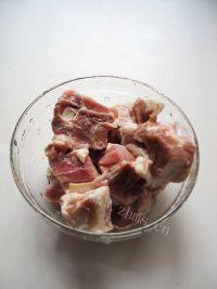 食欲满满的胡萝卜焖羊肉做法图解6)