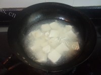 美味螃蟹豆腐姬菇羹做法图解5)