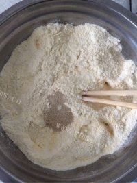 自制香甜玉米饼做法图解1)