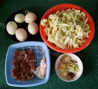 美味的虎皮蛋肉片炒花菜做法图解1)