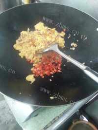好吃的鱿鱼蛋炒饭做法图解3)