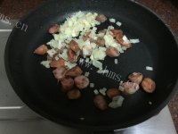 好吃的香肠玉米蛋炒饭做法图解6)