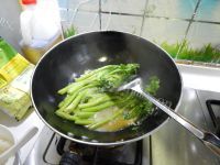美味的蒜泥菜心做法图解8)