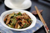 口感好吃的鸭脯肉炒秋葵做法图解8)