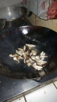 家常菜上海青炒香菇做法图解7)