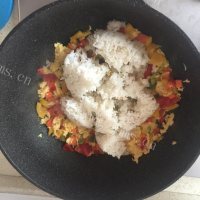 家常三色椒蛋炒饭做法图解3)