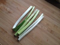 香气浓郁的烫面葱花饼做法图解4)