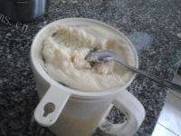 自制豆渣芝麻饼做法图解1)