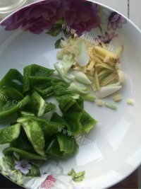 喷香的炒蘑菇做法图解3)