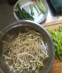 豆芽炒面做法图解2)
