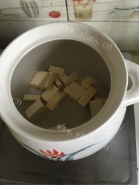 美味的砂锅鲫鱼炖豆腐做法图解7)