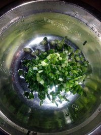 色香味浓的韭菜鸡蛋饼做法图解3)