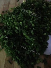 韭菜猪肉煎饺做法图解3)