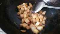回味无穷的排骨烧萝卜土豆块的做法图解七