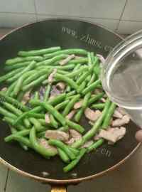 家常菜四季豆炒猪肉做法图解5)