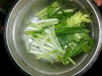 家常菜肉片炒菜花做法图解2)