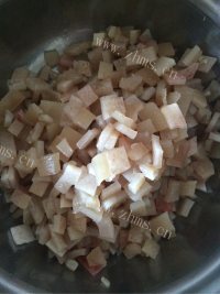 可口的豆浆机猪皮冻做法图解3)