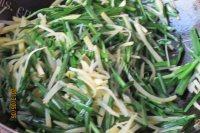 土豆丝炒韭菜自制做法图解8)