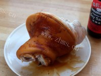 美味的冰糖肘子做法图解3)