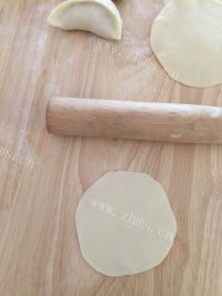 诱人的酸菜猪肉饺做法图解3)
