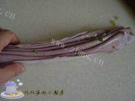 自制紫薯葱油饼做法图解7)