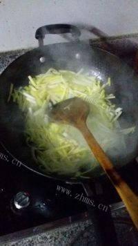 韭黄炒鸡蛋做法图解3)
