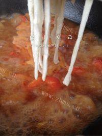 美味的西红柿牛肉手擀面做法图解15)