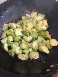 香喷喷的丝瓜汤做法图解5)
