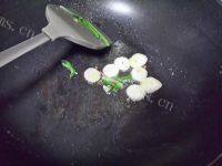 香糯的芹菜炒鸡蛋做法图解7)