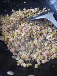 好吃的酸豆角包做法图解3)