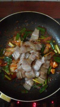 家常菜泡菜炒五花肉做法图解5)