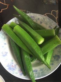 诱人的白灼秋葵做法图解3)