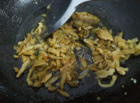 喷香的榨菜炒肉丝做法图解10)