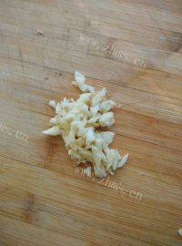 家常菜素炒油麦菜做法图解2)