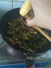 拿手菜酸菜炖粉条猪肉做法图解3)