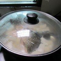 美味的鱼头萝卜汤做法图解5)