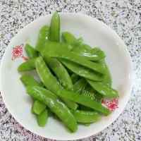 简单版荷兰豆炒腊肠做法图解1)