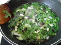自制青菜肉丝年糕汤做法图解7)