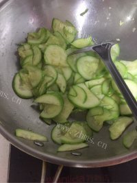 家常菜角瓜炒蛋做法图解3)