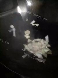 质嫩爽口的鱼头汤做法图解4)