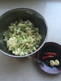 家常版干煸菜花做法图解1)